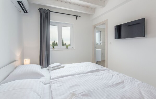 13 عدّة غرف نوم