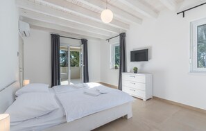 Villa, Smoking