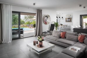 House | 4 bedrooms - Arsia in Labin With 4 Bedrooms and 4 Bathrooms (Rasa)