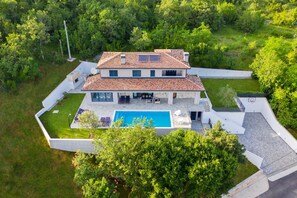 Villa | 4 bedrooms - Arsia in Labin With 4 Bedrooms and 4 Bathrooms (Rasa)