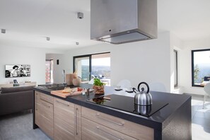 Villa | 4 bedrooms - Arsia in Labin With 4 Bedrooms and 4 Bathrooms (Rasa)