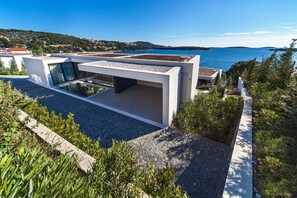 3 bedrooms