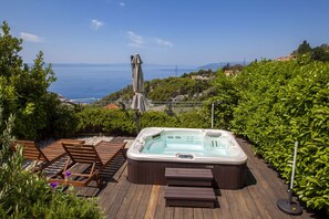 Villa | 2 bedrooms - Makar in Makarska With 2 Bedrooms and 1 Bathrooms (Makarska)