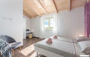 Villa | 3 bedrooms - Matea in Marcana With 3 Bedrooms and 3 Bathrooms (Marcana)