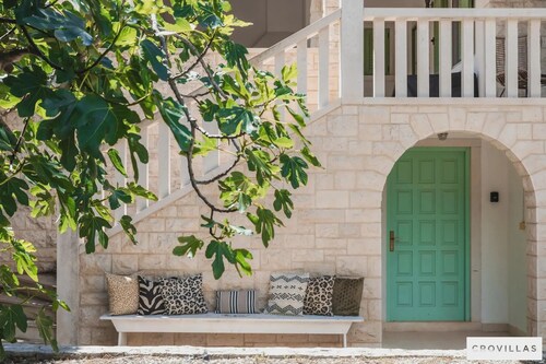 Sina in Splitska With 4 Bedrooms and 3 Bathrooms