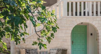 Sina in Splitska With 4 Bedrooms and 3 Bathrooms