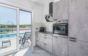 House, Smoking | 8 bedrooms - Elite in Pula With 8 Bedrooms and 8 Bathrooms (Pula)