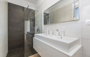 House, Smoking | 8 bedrooms - Elite in Pula With 8 Bedrooms and 8 Bathrooms (Pula)