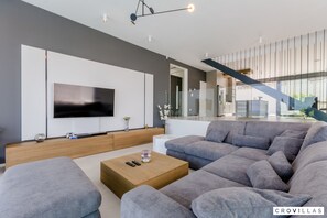 Villa | 3 bedrooms - Pax in Sutivan With 3 Bedrooms and 3 Bathrooms (Sutivan)