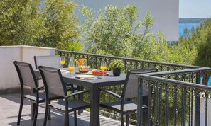 Villa - Sine in Ljubljeva With 6 Bedrooms and 3 Bathrooms (Marina)