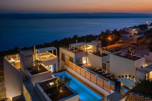 7 bedrooms
