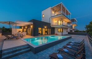 Villa | 6 bedrooms - Sole in Pomer With 6 Bedrooms and 6 Bathrooms (Medulin)