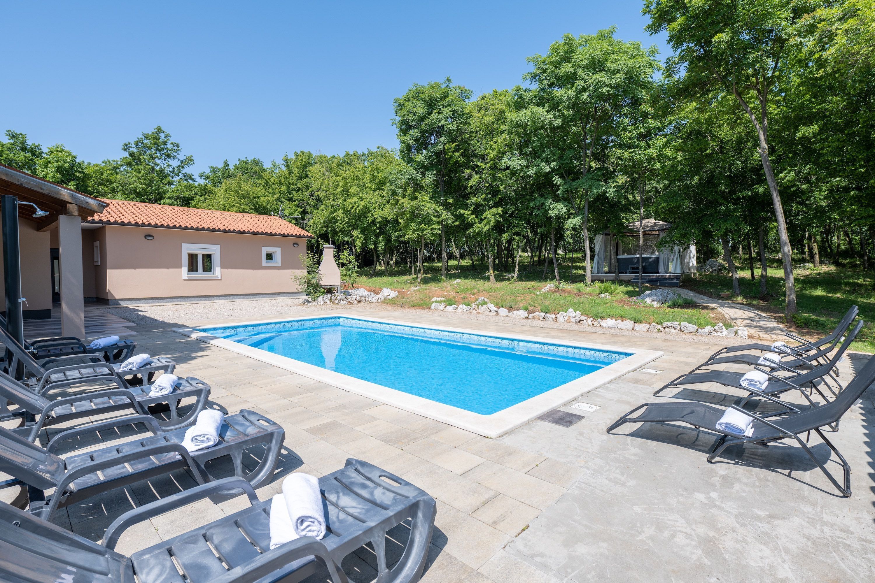 4 عدّة غرف نوم