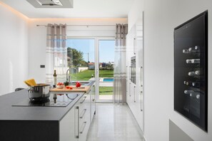 Villa | 4 bedrooms - K in Premantura With 4 Bedrooms and 4 Bathrooms (Medulin)