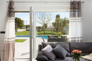 Villa - K in Premantura With 4 Bedrooms and 4 Bathrooms (Medulin)