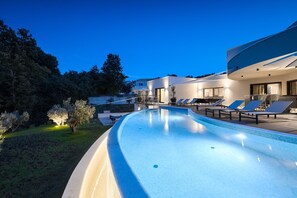 Villa, fumadores | 7 dormitorios