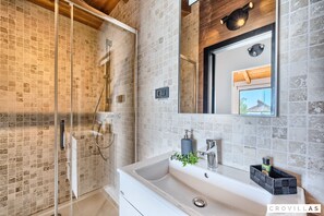 Maison, fumeur | 4 chambres