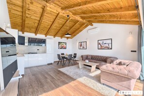 Villa | 4 bedrooms - Filip in Murter With 4 Bedrooms and 2 Bathrooms (Tisno)