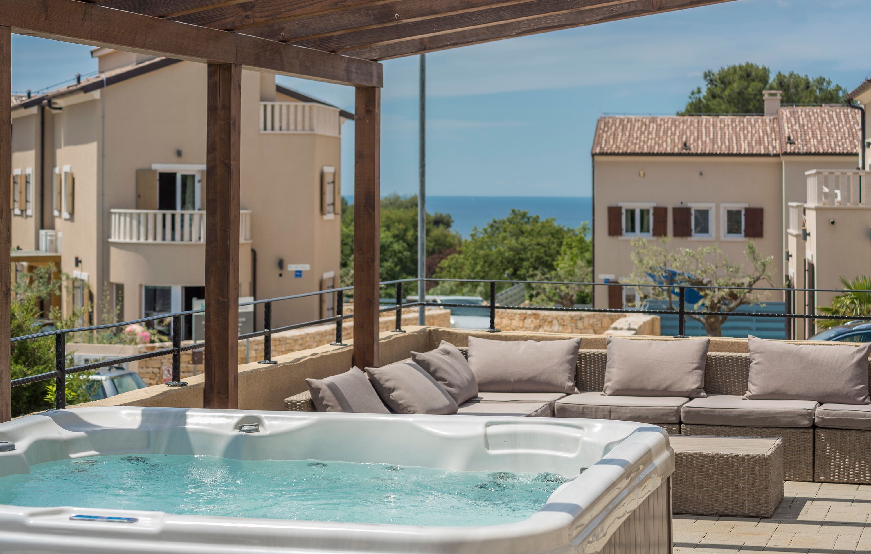 12 عدّة غرف نوم