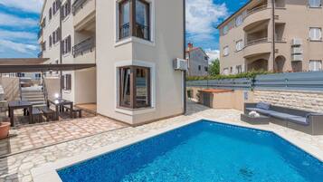 House | 12 bedrooms
