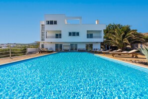 Villa | 5 bedrooms - Vrbnik in Vrbnik With 5 Bedrooms and 3 Bathrooms (Vrbnik)