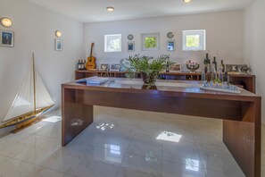 Villa | 5 bedrooms - Vrbnik in Vrbnik With 5 Bedrooms and 3 Bathrooms (Vrbnik)