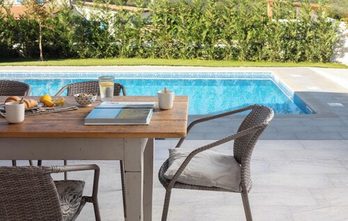 E in Cepljani With 3 Bedrooms and 1 Bathrooms