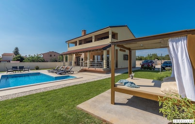 Dija in Jur i i With 3 Bedrooms and 3 Bathrooms