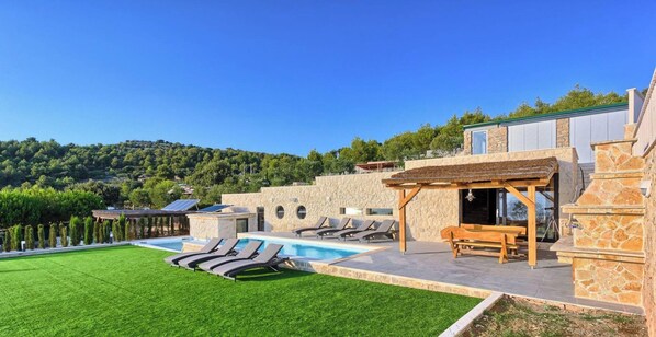 Villa | 6 bedrooms - Vita in Muter With 6 Bedrooms and 6 Bathrooms (Tisno)