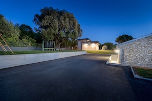 A driveway leading to a building with a stone facade and a sign that reads "Farnola." - Borealis in Stani ovi (Rasa)