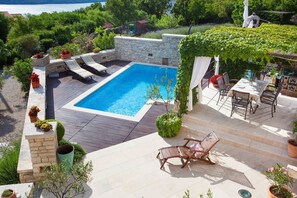 Villa - Gelci in Trget With 3 Bedrooms and 3 Bathrooms (Rasa)