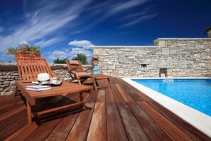 House | 3 bedrooms - Gelci in Trget With 3 Bedrooms and 3 Bathrooms (Rasa)