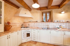 House | 3 bedrooms - Gelci in Trget With 3 Bedrooms and 3 Bathrooms (Rasa)