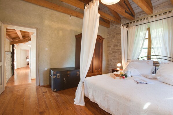 Villa - Gelci in Trget With 3 Bedrooms and 3 Bathrooms (Rasa)