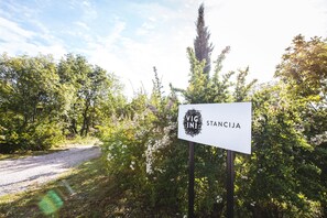 Villa - Vigini in Gro Njan With 5 Bedrooms and 1 Bathrooms (Groznjan)