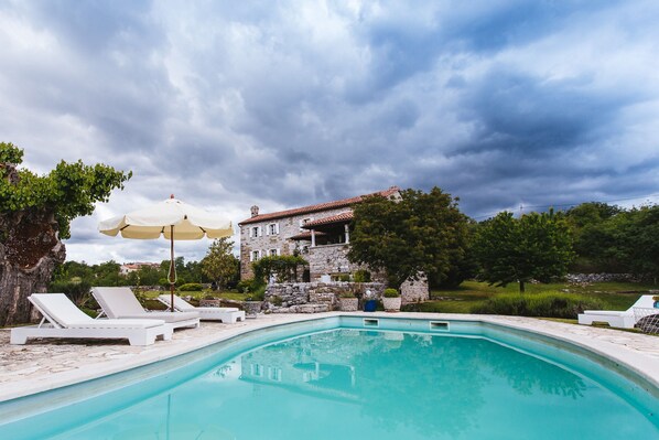Villa | 5 bedrooms - Vigini in Gro Njan With 5 Bedrooms and 1 Bathrooms (Groznjan)