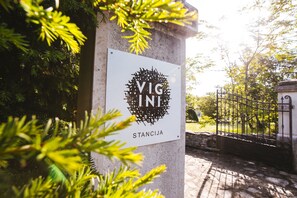 Villa | 5 bedrooms - Vigini in Gro Njan With 5 Bedrooms and 1 Bathrooms (Groznjan)