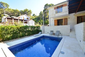 Villa | 4 bedrooms - Bianco in Grohote Rogac Olta (Solta)