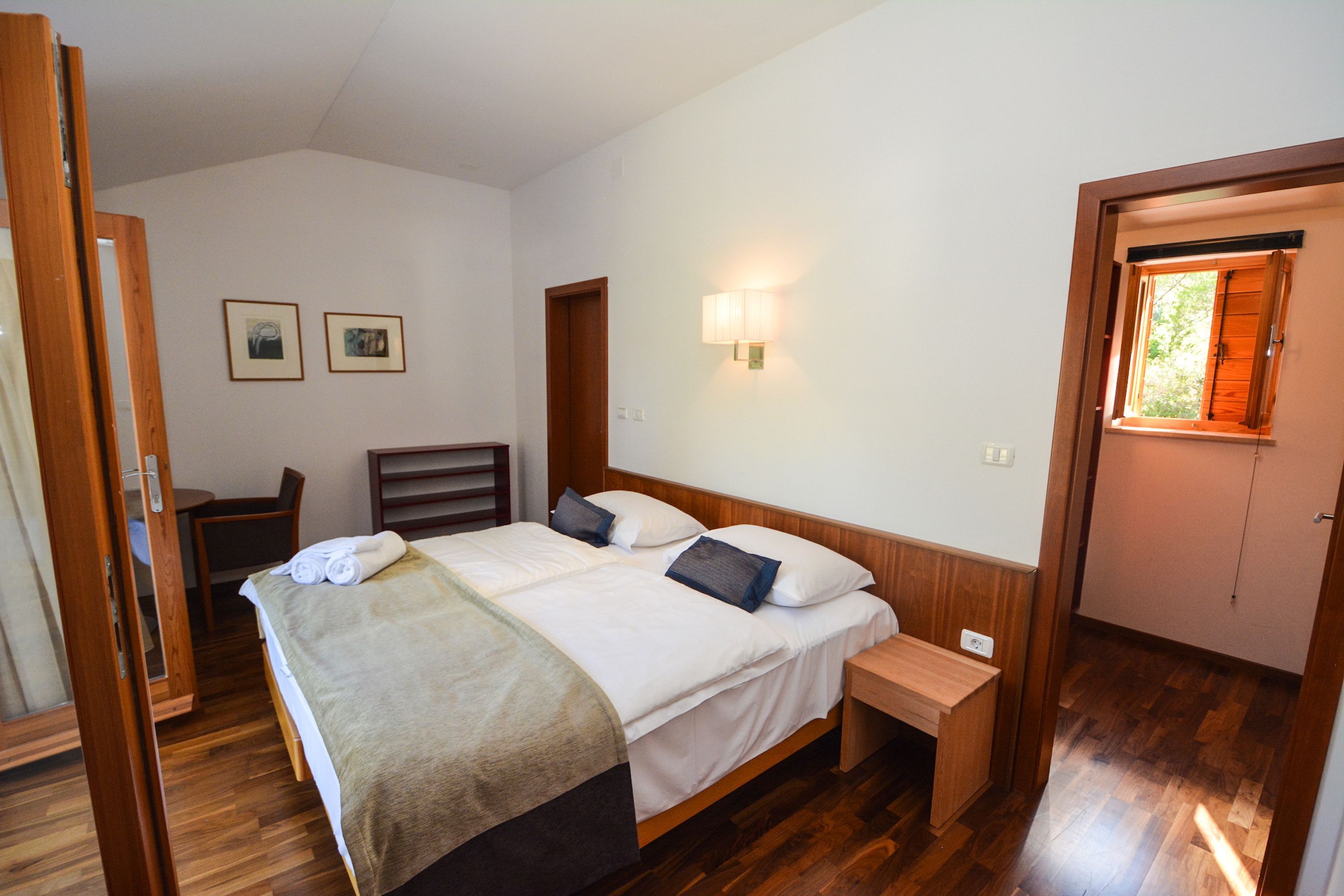 4 عدّة غرف نوم