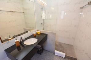 บ้านพัก, สูบบุหรี่ได้ | 4 ห้องนอน