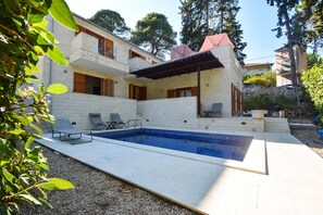 Villa | 4 bedrooms - Bianco in Grohote Rogac Olta (Solta)