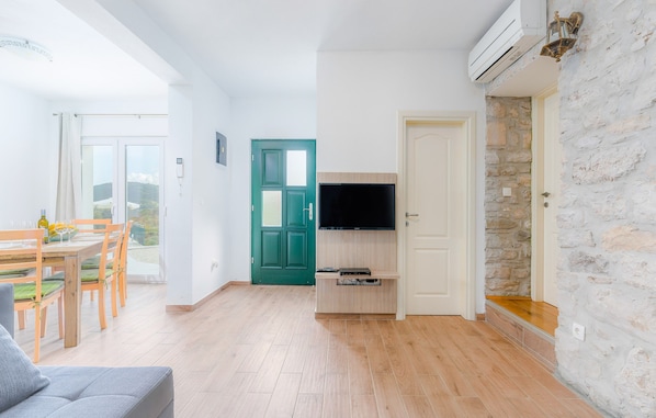 House, Smoking | 3 bedrooms