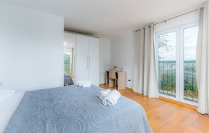 Villa | 3 bedrooms - Ana in Karojba With 3 Bedrooms and 3 Bathrooms (Karojba)