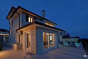 4 عدّة غرف نوم