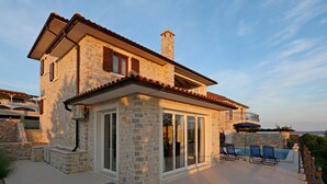Unclassified image, 2 of 25, button - Lurda in Linardi i With 4 Bedrooms and 2 Bathrooms (Krk)