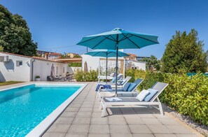 House, Smoking | 3 bedrooms - Amia in Pula With 3 Bedrooms and 2 Bathrooms (Pula)