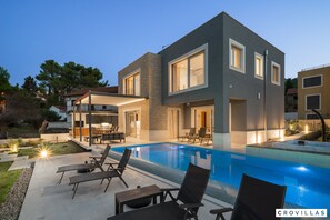 House, Smoking | 4 bedrooms - Acadia E in Slatine With 4 Bedrooms and 2 Bathrooms (Split)