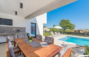 Villa - Lucija in Mar ana With 3 Bedrooms and 3 Bathrooms (Marcana)