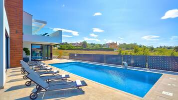 Villa, Smoking | 5 bedrooms