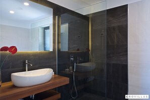 Maison, fumeurs | 5 chambres